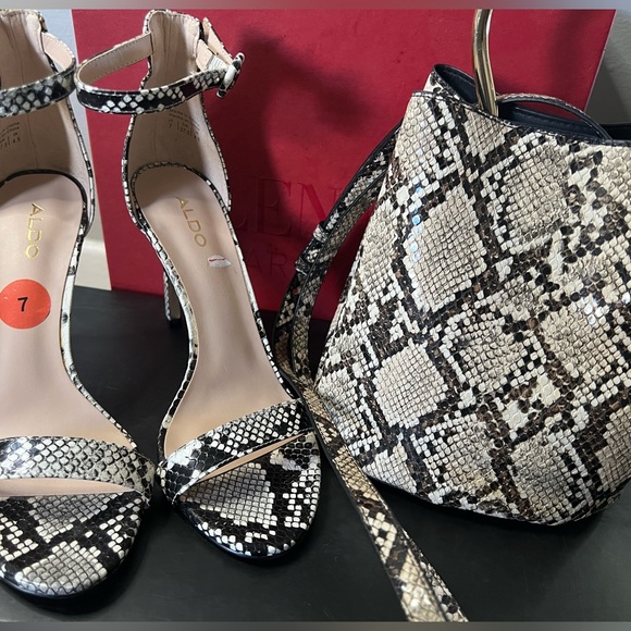 Aldo brand stilettos with matching purse - Picture 2 of 2